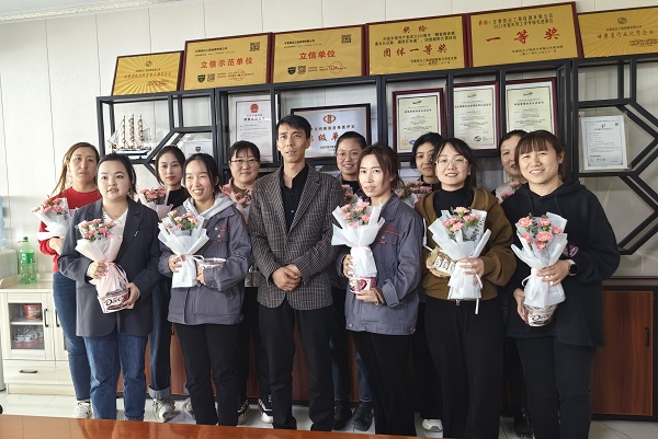 “三月春风暖，巾帼绽芳华”3•8妇女节活动