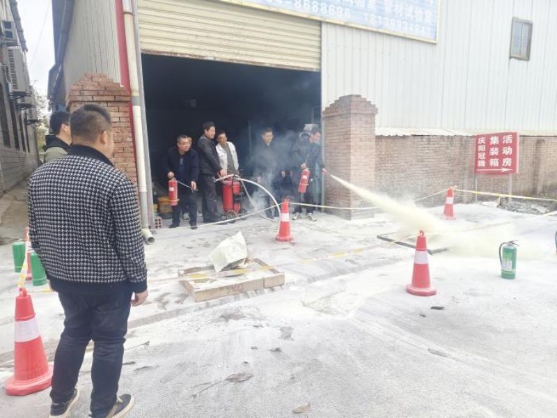 甘肃恒达工程检测有限公司成功举办“强化安全意识，共筑消防防线” 消防安全演练活动