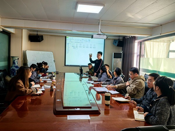 深化理论学习，淬炼实践能力