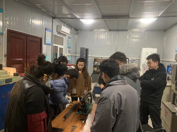 深化理论学习，淬炼实践能力