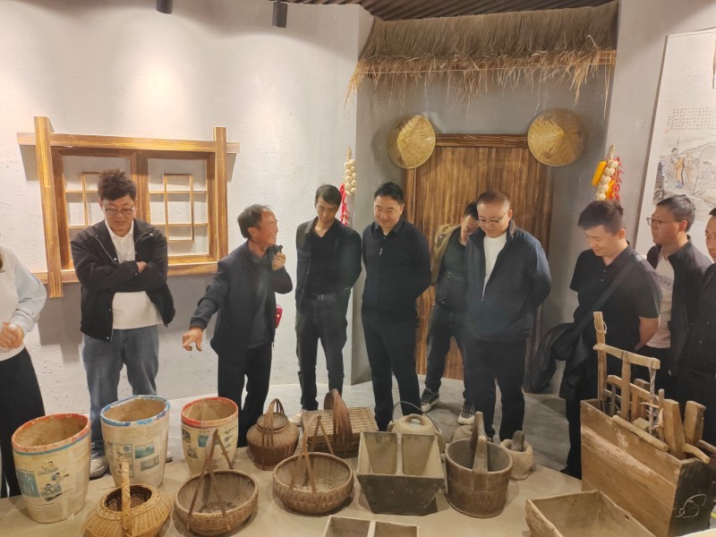 恒达检测、信合设计赴环县庄子峁联合开展“学习劳模榜样 深耕岗位匠心” 参观学习实践活动